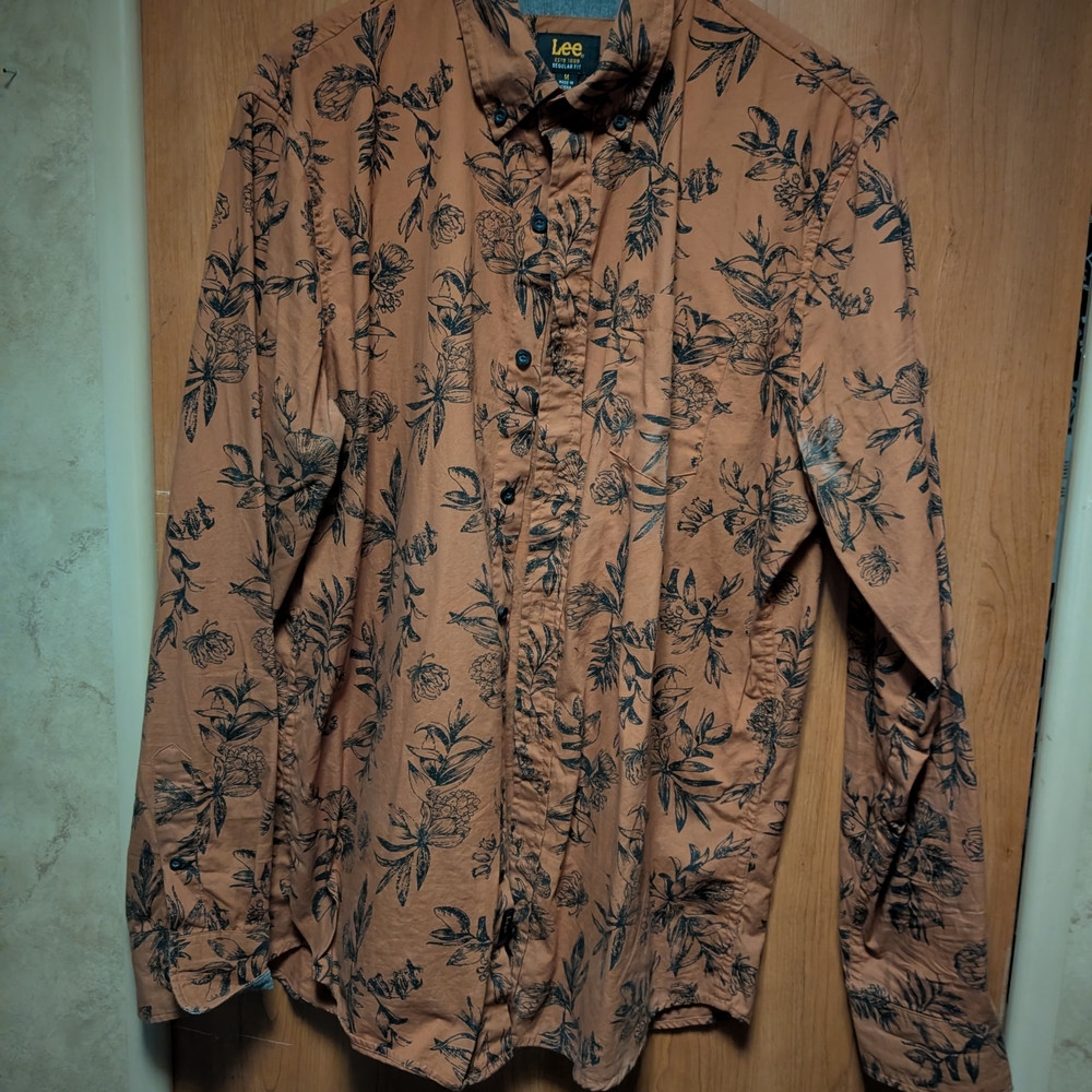 Lee Floral Print Button-Up Shirt in Dusty Peach